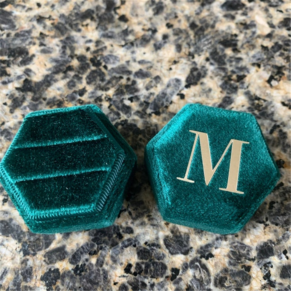 Zielone sześciokątne aksamitne – Monogram Custom Case recenzja i cena